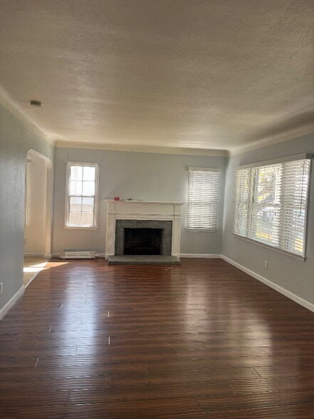 Building Photo - 5613 Via Corona St