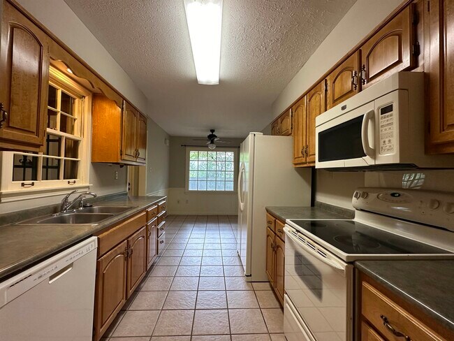 Building Photo - 1531 Cordova Rd