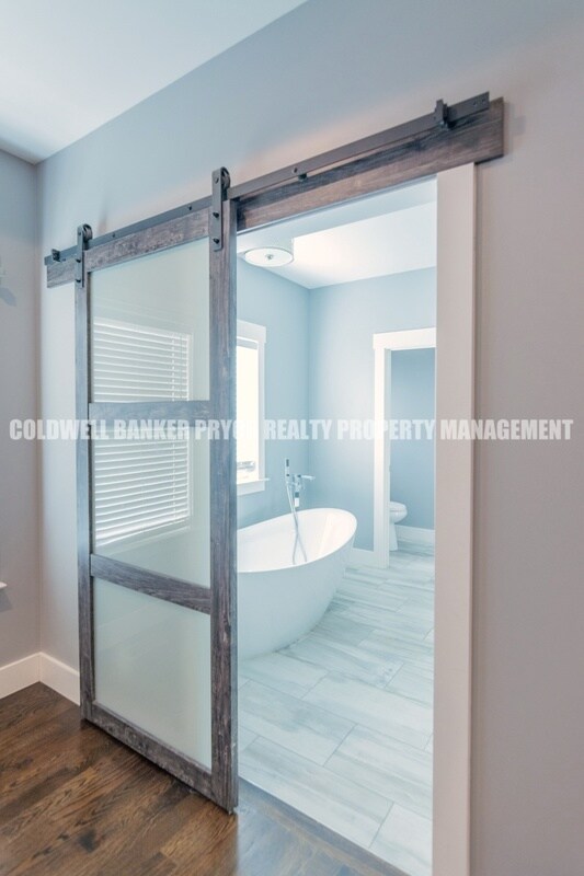 Building Photo - 9618 Shooting Star Cir