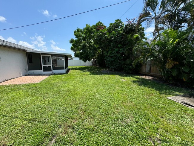 Building Photo - Location Annual Single Fam Rental Pets ok