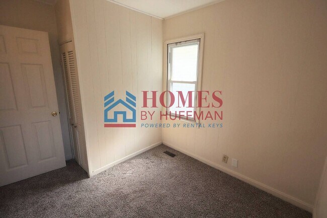 Building Photo - 1413 E Illinois St