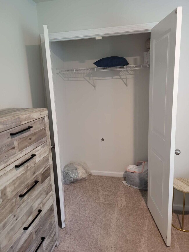 Building Photo - "Spacious Fully Furnished 4-Bedroom Townhouse in Summerville with 3 Full Baths – Your Perfect Fam...