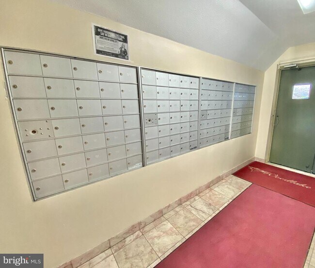 Building Photo - 3101 S Manchester St