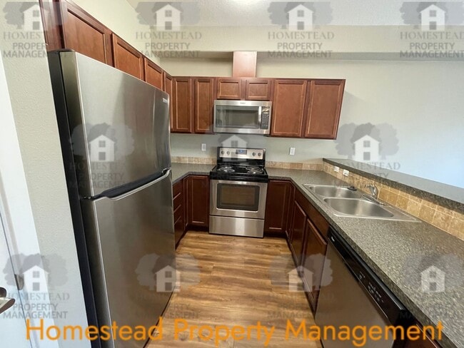 Building Photo - 1410-1412 Marigold Dr