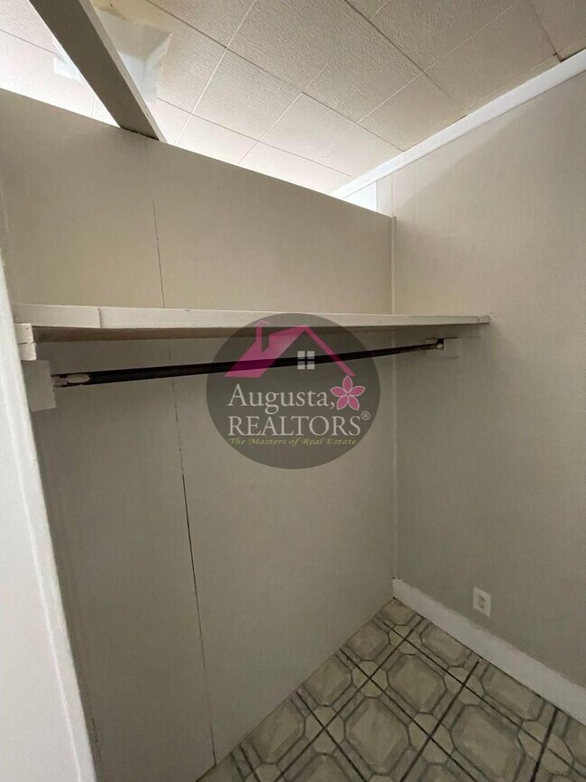 Building Photo - One Bedroom Near ACU!