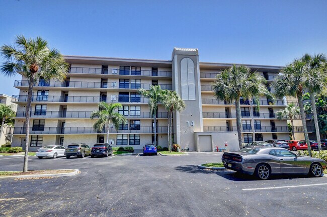 Building Photo - 14 Royal Palm Way