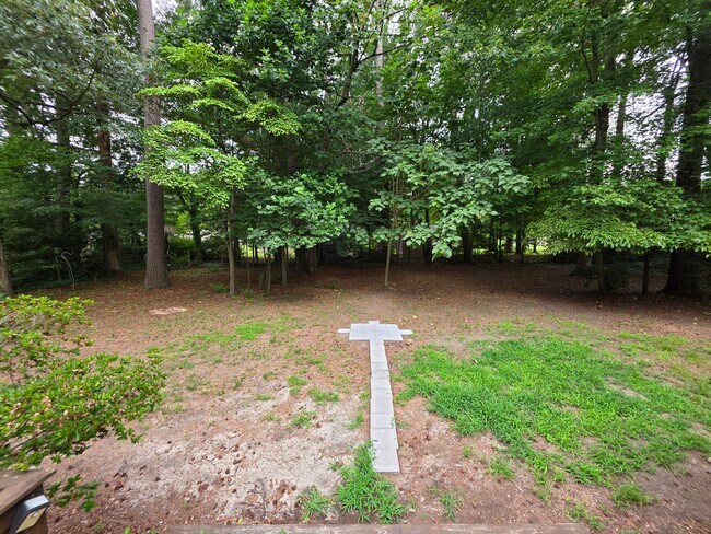 Building Photo - Cute Ranch in Yorktown Ready For New Tenants!