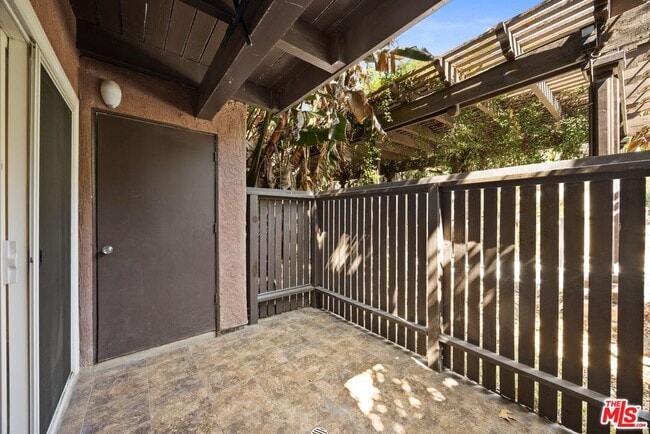 Building Photo - 18350 Hatteras St