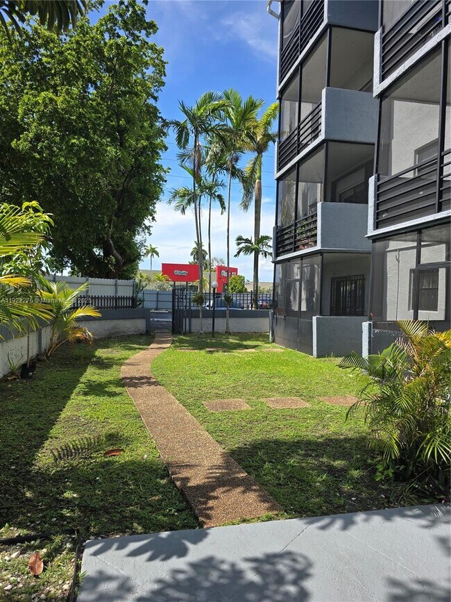 Building Photo - 13500 NE 3rd Ct