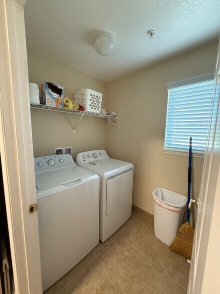 Building Photo - 468 Bouchelle Dr