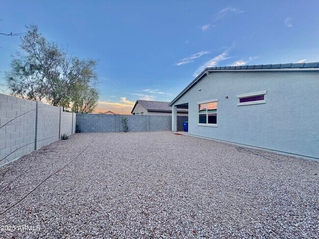 Building Photo - 1325 S 223rd Dr