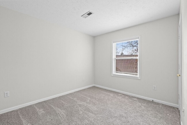 Building Photo - Reduced Rent for Any Lease Signed in Feb!! 8 Blocks to the Beach!!