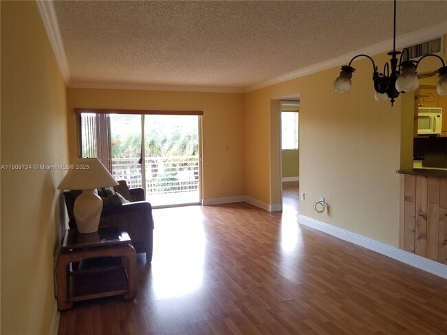 Building Photo - 9735 Fontainebleau Blvd