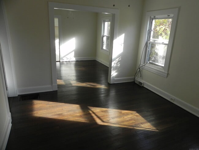 Building Photo - 186 Grasmere Ave