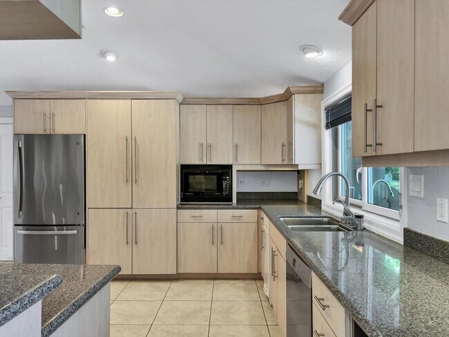 Building Photo - 3424 Tanglewood Dr