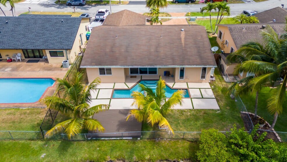 Building Photo - 10730 NW 20th Ct