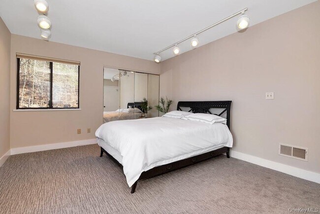 Building Photo - 103 Rambling Brook Rd