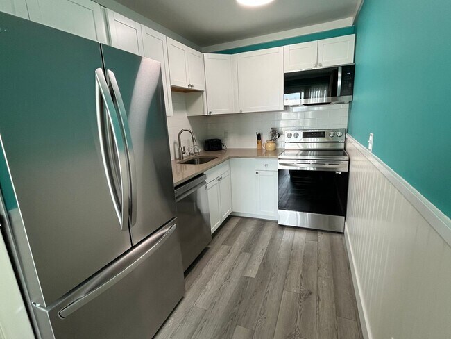 Building Photo - 302 Canal Dr