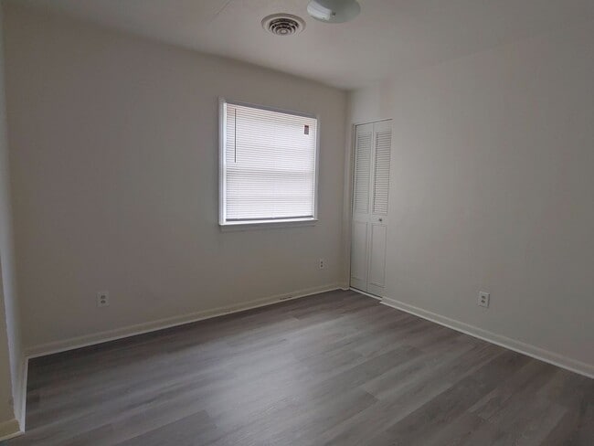 Building Photo - 3 BR 1.5 BA single family house