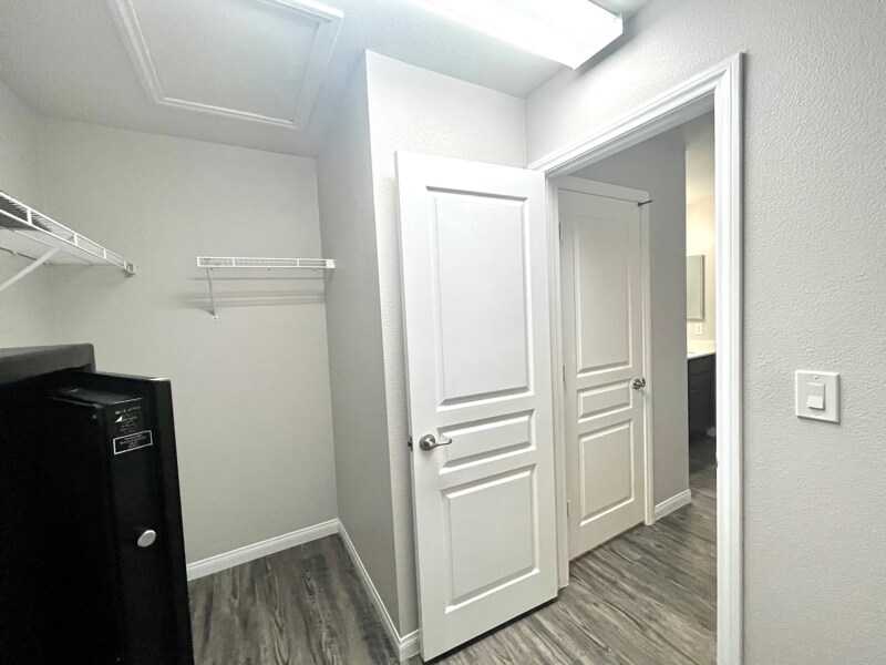 Building Photo - 9937 Baron Coast St