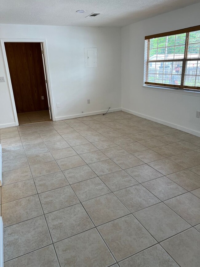 Building Photo - 217 Bay St NW