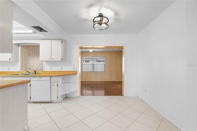 Building Photo - 2814 20th Ave Dr W