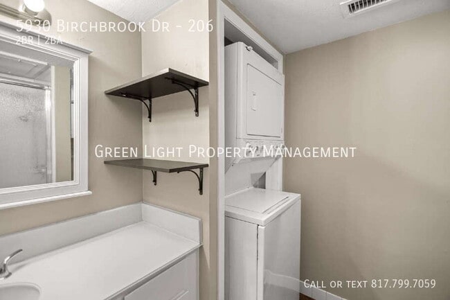 Building Photo - 5930 Birchbrook Dr