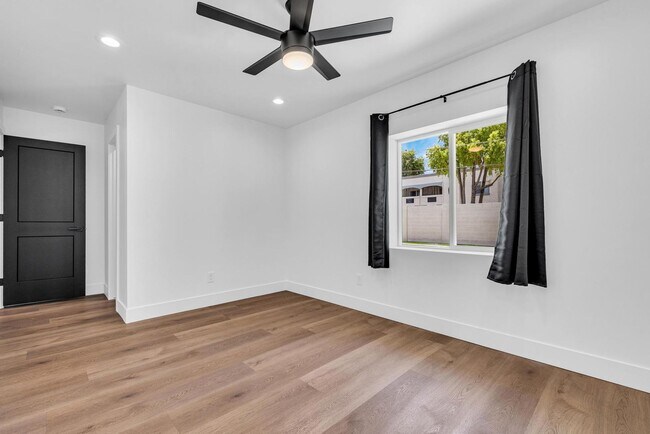 Building Photo - 6 Bedroom/4 Bath - Fully Remodeled
