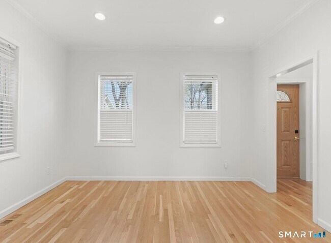 Building Photo - 709 Tunxis Hill Rd