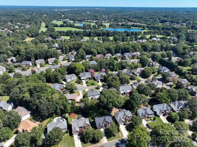 Building Photo - 604 Queenswater Ln