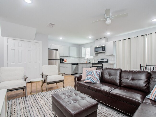 Building Photo - 6610 Haight St