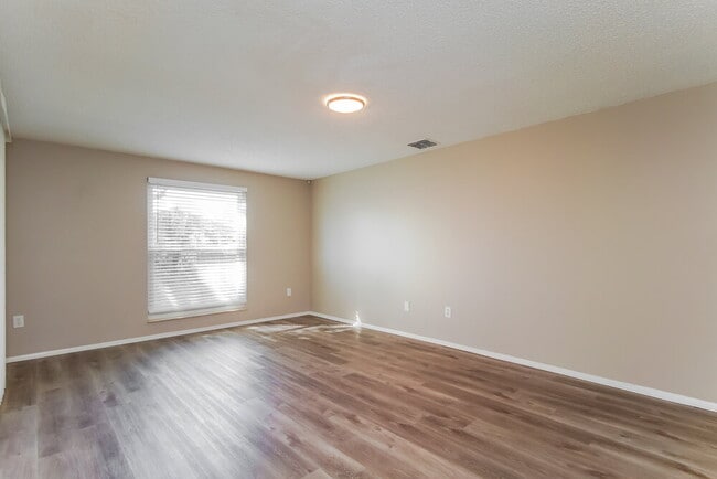 Building Photo - 1175 Lambert Ln