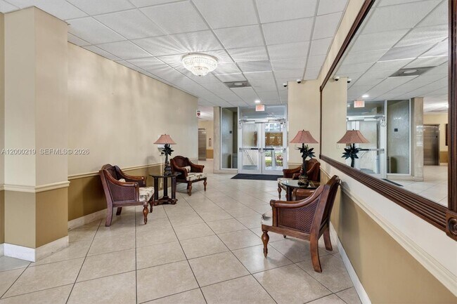 Building Photo - 328 N Ocean Blvd