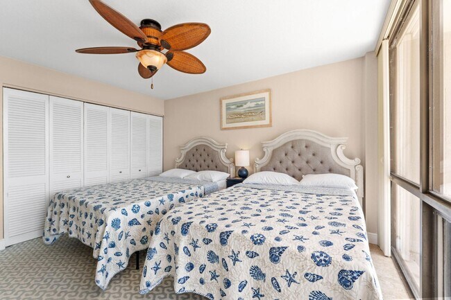 Building Photo - 1 Key Capri