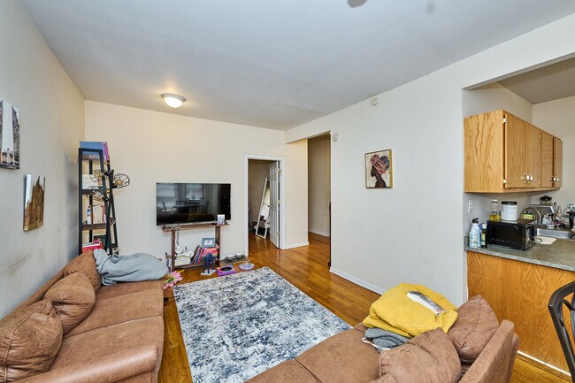 Building Photo - 5459 S Everett Ave