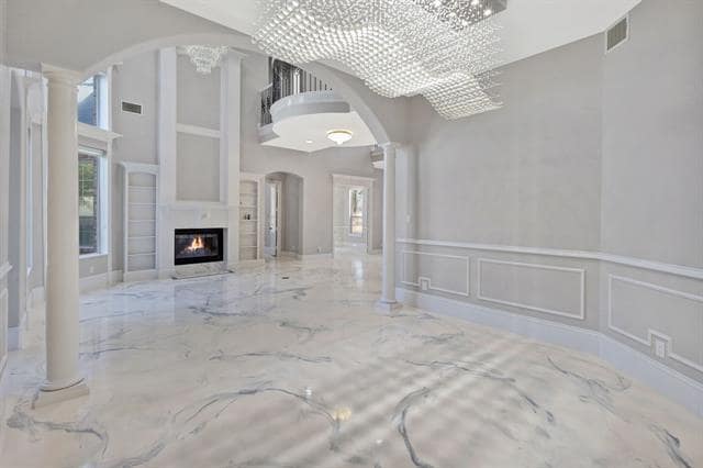 Building Photo - 1004 Drake Dr