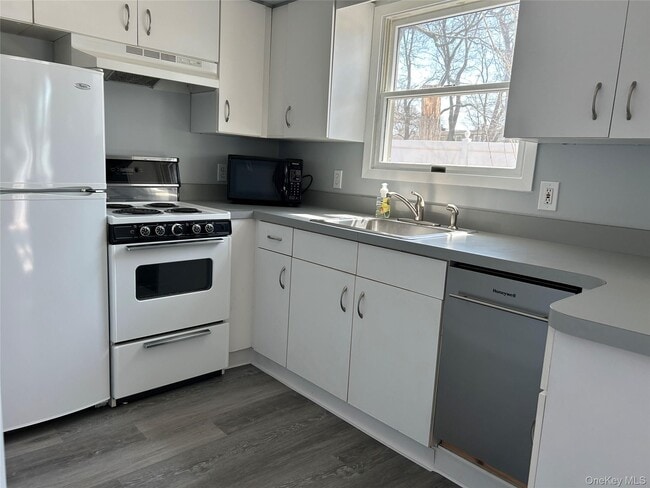 Building Photo - 5 Whitney Ln