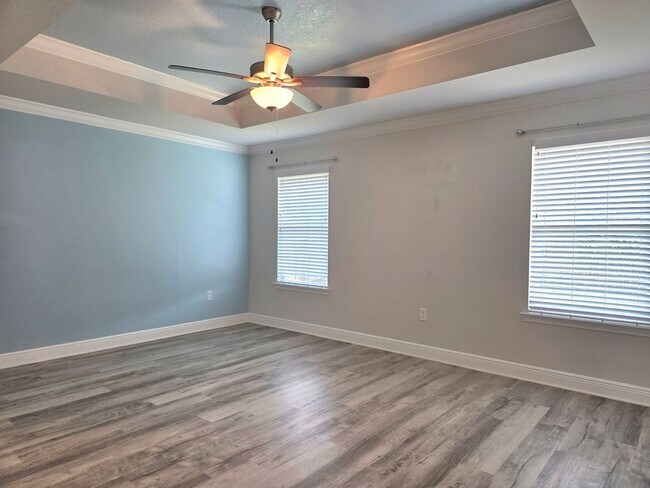 Building Photo - Bright, Open Layout | Screened Porch + Paver Patio | Move-In Ready