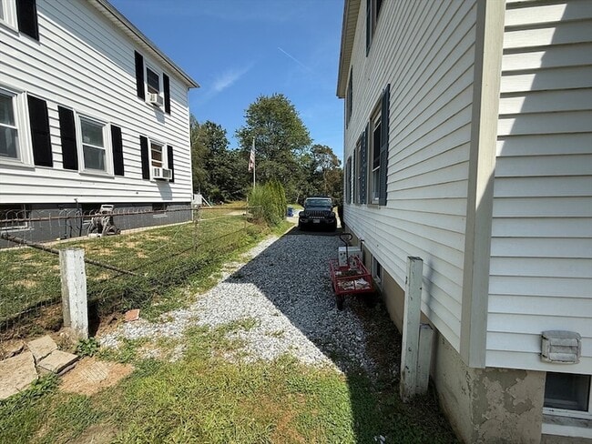 Building Photo - 4068 Hill St