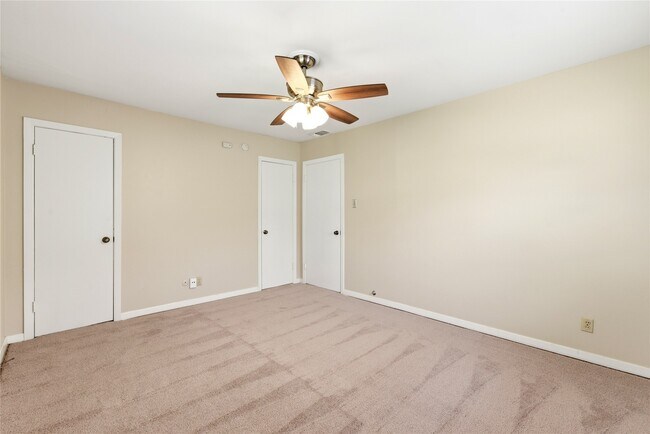 Building Photo - 8406 Highcrest Dr