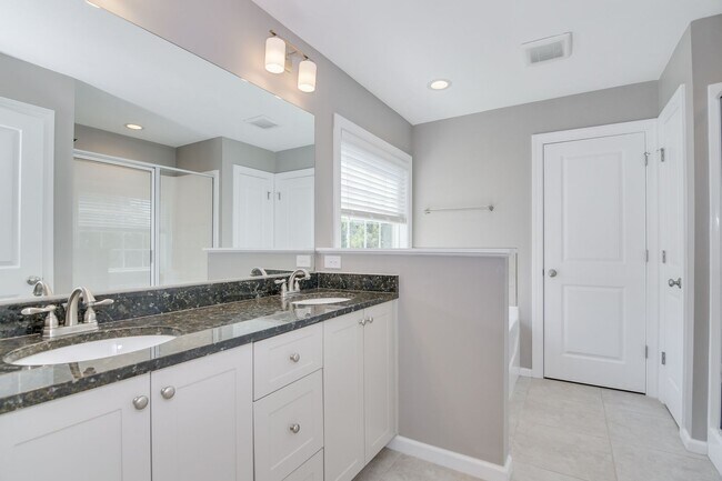 Building Photo - 983 Glenhaven Dr