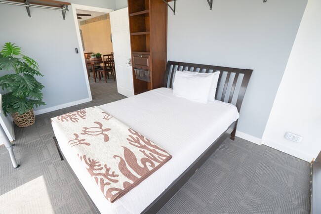 Building Photo - 1750 Kalakaua Ave