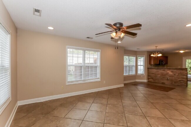 Building Photo - "Spacious 4-Bed, 3-Bath Haven in Myrtle Beach - Your Perfect Coastal Retreat!"
