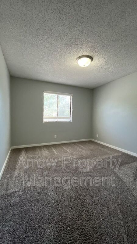 Building Photo - 3405 Holdrege St
