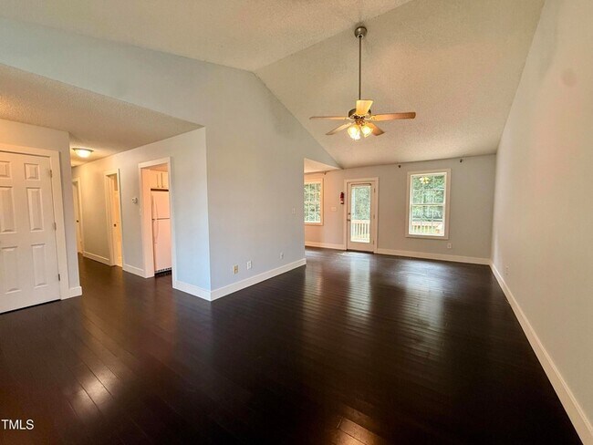 Building Photo - 1000 Meadowgreen Dr