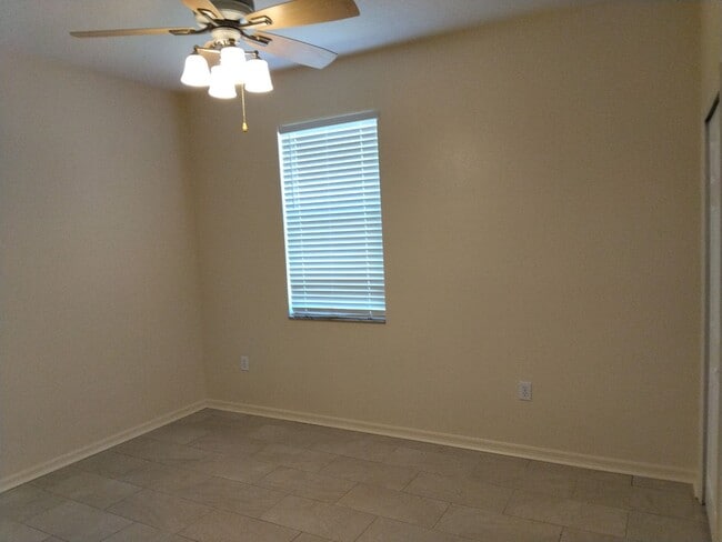 Building Photo - 554 Reddicks Cir
