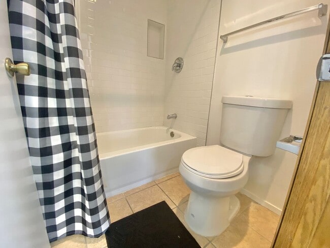 Building Photo - 1 BEDROOM / 1 BATH GATE COMMUNITY/ LOCATED...