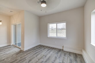 Building Photo - 600 Badger Ln