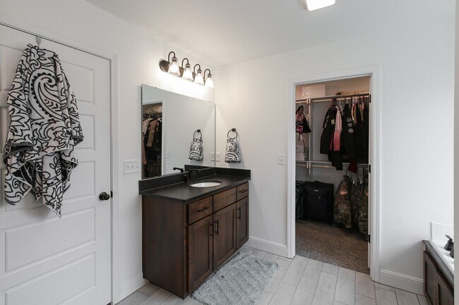 Building Photo - Like New Beautiful 3/2 Home in Gentry