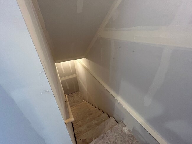 Building Photo - 4 Bedroom 2.5 Bathroom Townhome in Lehi!